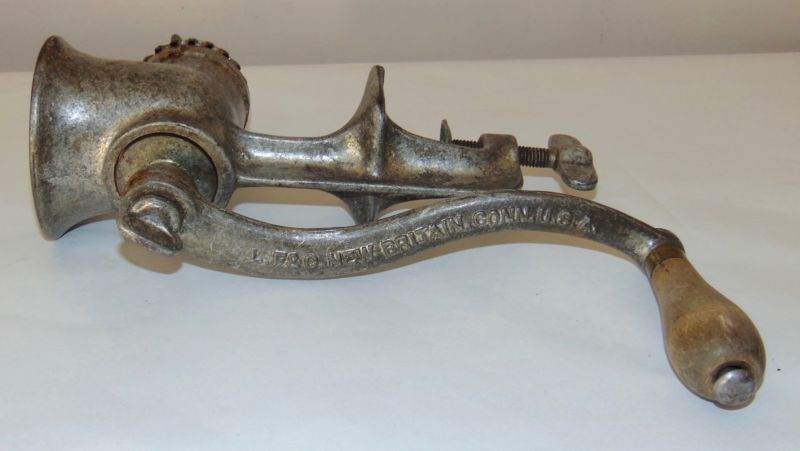 ANTIQUE Universal Bread Crumber ++ LANDERS FRIARY & CO New Britain Ct #1