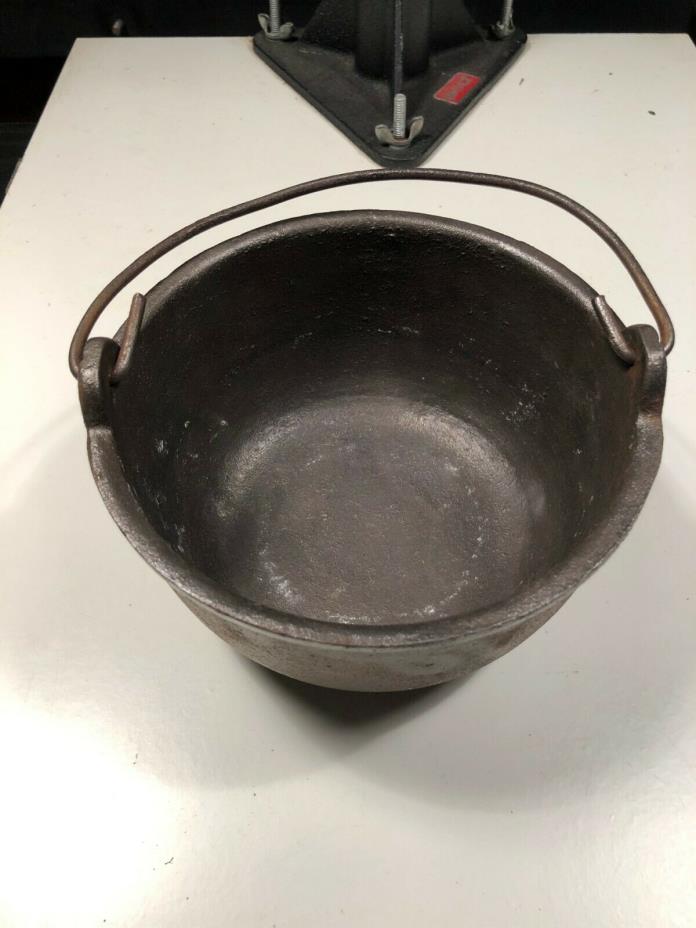Cast Iron Cauldron/Smelting Pot w/Handle 6