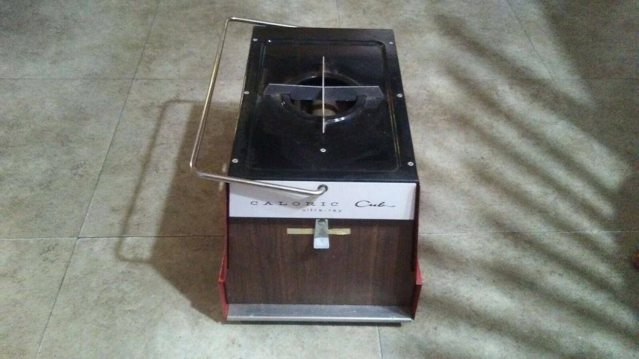Vintage Caloric Cub Ultra-Ray Portable Propane Gas Camp Stove & Broiler Red