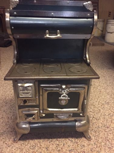 Qualified Range Company Salesman Sample Stove