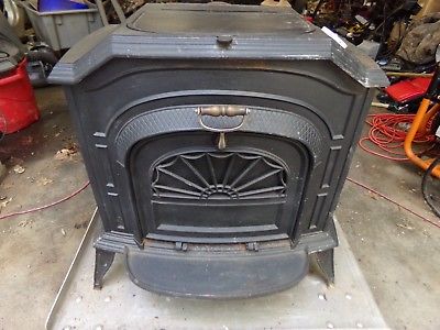 Vermont Castings Resolute Wood Burning Stove With Screen in Very Good Condition!