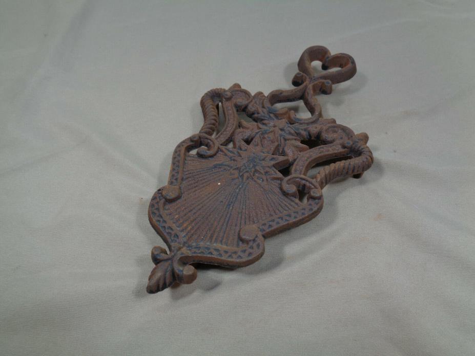 Cast Iron Trivet Rust Patina Footed Trivet Hot Plate Pot Holder Table Hot Dish