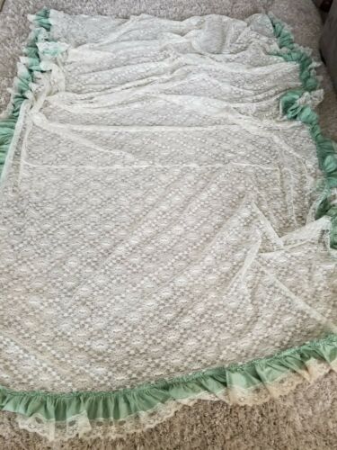 ANTIQUE VTG HANDMADE 84X130 LG NET LACE BEDSPREAD COVERLET IVORY TAMBOUR FLOWERS