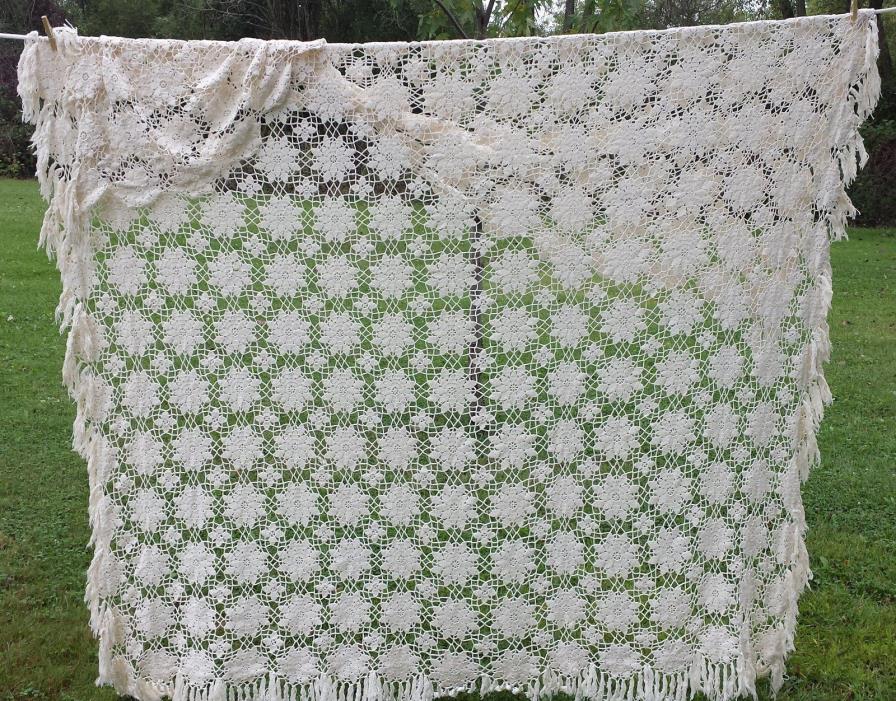 Vintage Ecru handmade filet lace bedspread