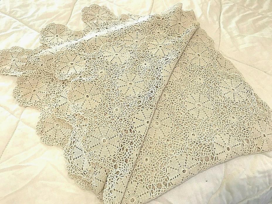 Vintage Lacy Crocheted Ecru Beige Table Cloth Circles & Medallions HM 66