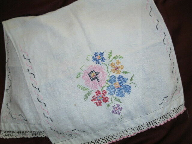 USED Vintage Hand Embroidery Flowers Large Doily Table Centre White 37
