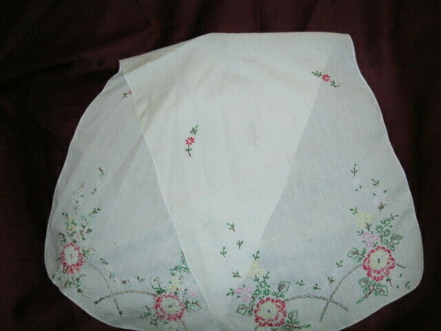 Vintage Hand Embroidery Large Doily Table Centre 35
