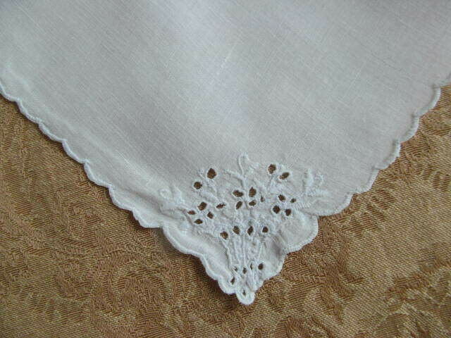 Set of 4~Antique Sweet White Eyelet Cutwork Embroidered Tea Luncheon Napkins