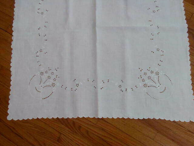 Pristine~1920s Antique White Eyelet Cutwork Embroidered Luncheon Tea Tablecloth