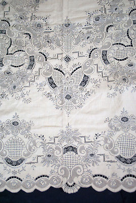 Vintage Madeira Embroidered Linen Tablecloth Needlework 12 Napkins 120 x 68