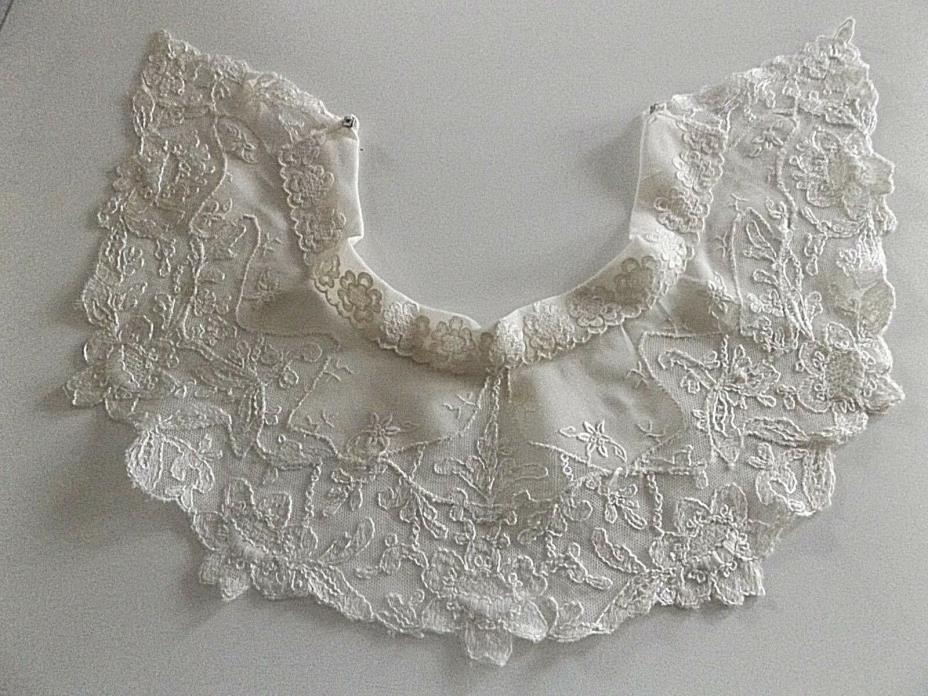 GORGEOUS ANTIQUE COLLAR ~LOTS OF LACE ~ SMALL COLLAR OVER LARGER COLLAR ~ IVORY