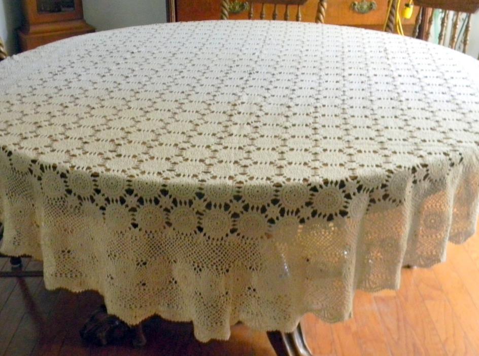Beautiful Crocheted Oval Scalloped Edge Tablecloth 64 x 76 inches