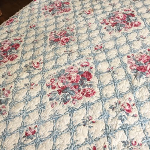 *Early 1900’s English Quilt Round Corners Mauve Blue Floral Queen 94x88 ruffle