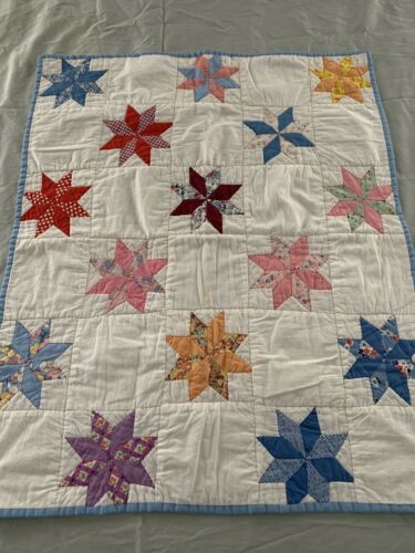 SWEET AND DAINTY LITTLE CRIB/DOLL QUILT WITH PROVENANCE - 1930'S FEEDSACK FABRIC