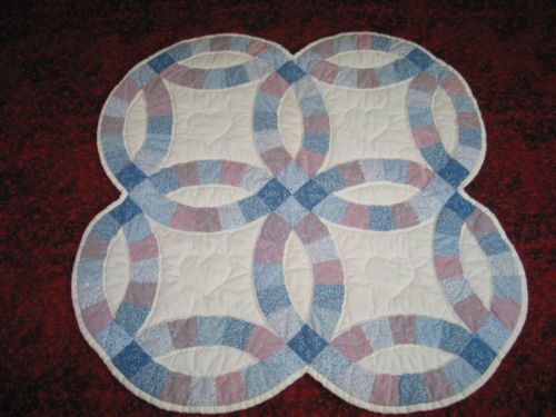 Vintage Double Wedding Ring Wall Quilt - Baby Quilt Tablecloth - Hand Quilted