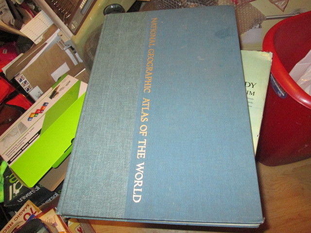 National Geographic Atlas of the World 1975 330 pages~very interesting!!