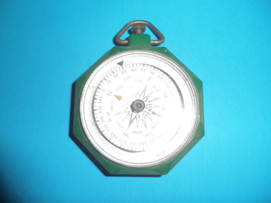 An Antique Taylor Litenite Pocket Compass Drak Green Bakelie Vintage