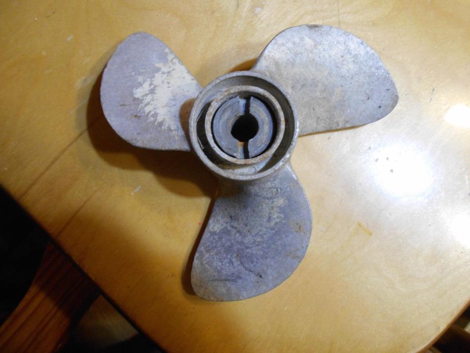 COLLECTIBLE VINTAGE CAST ALUMINUM OUTBOARD MOTOR PROPELLER-IN GOOD SHAPE-7-1/2