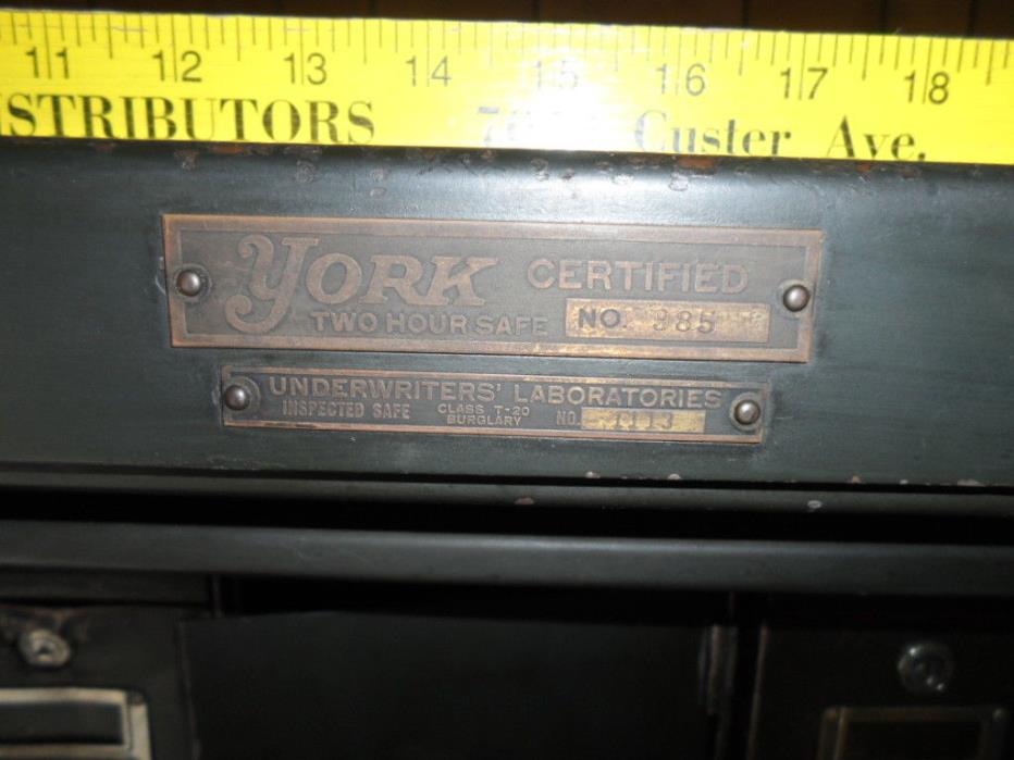 Antique York safe and Lock company 2 hour safe. Class T-20, Works great.