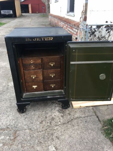 ANTIQUE CAST IRON FLOOR SAFE IN WORKING CONDITION