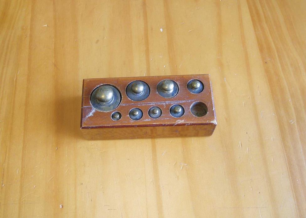 Vintage 8 Brass Grams Scale Weight Set 100g - 1g In Wooden Box