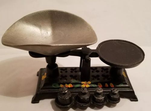 VINTAGE MINIATURE CAST IRON MERCHANT SCALE SALESMAN SAMPLE