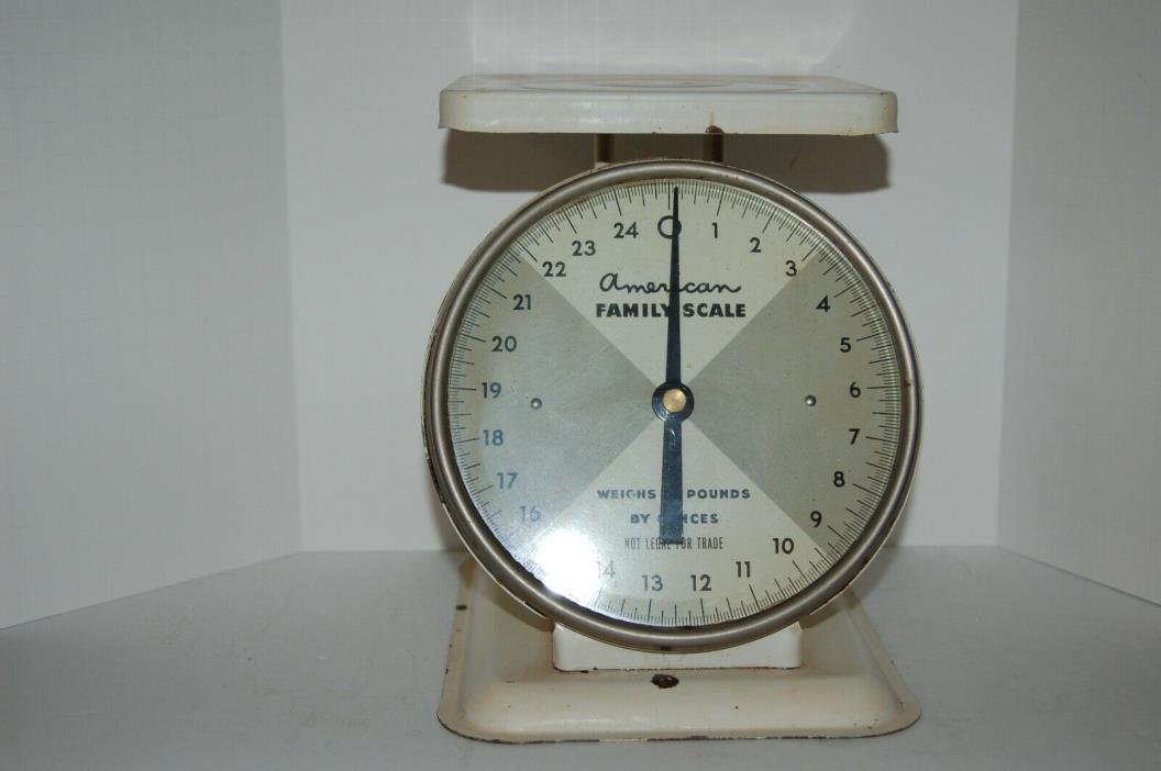 Vintage American Family Scale 25 lbs by ounces working scale, white color. U.S.A