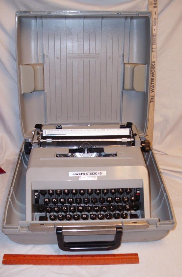 OLIVETTI STUDIO 45 PORTABLE MANUAL TYPEWRITER WITH CASE NICE! 1960s