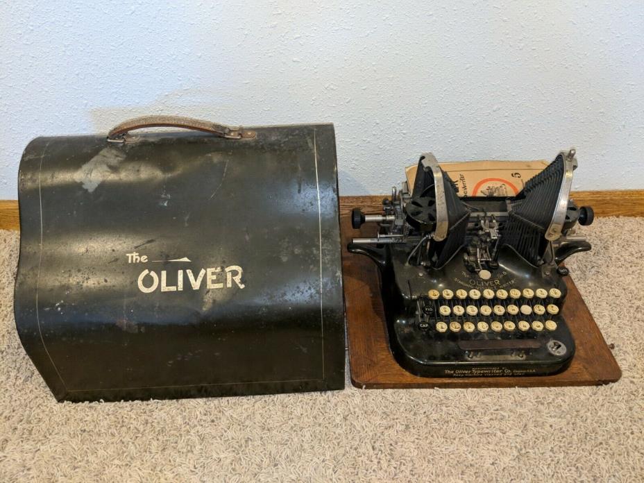 Vintage 1912 OLIVER No. 5 Typewriter w/Base & Case, in Working Condition! RARE!!