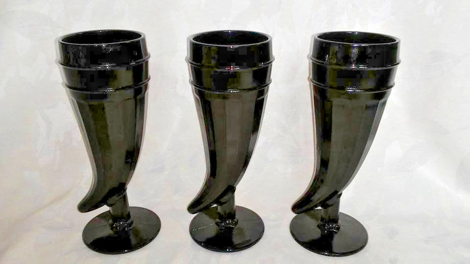 3 Black Tiara POWDER HORN Shaped BLACK GLASS PILSNER GLASSES Cornucopia RARE EUC