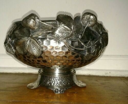 Antique exquisite Wilcox silver plate hammered arts crafts strawberry bowl 2317