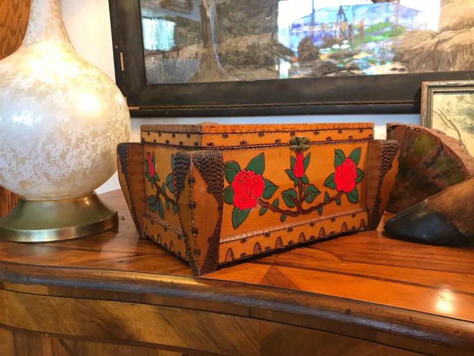 1950'S ORIG HAND PAINTED RED ROSES CARVED BURNED ARTS & CRAFTS TOOLED WOOD BOX