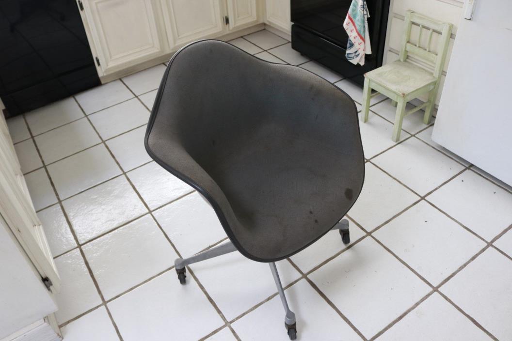 HERMAN MILLER Eames fiberglass mid century modern spin chair vintage Gray