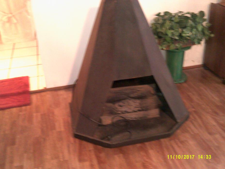 MID CENTURY ELEC/LOG HEATER/ FIREPLACE FREESTANDING W/PIPE PICK UP ONLY 29154