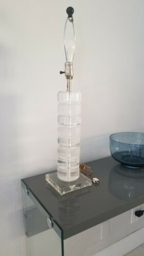 ?? VINTAGE HEAVY CHUNKY Mid Century Modern STACKED Clear/White Lucite Table Lamp