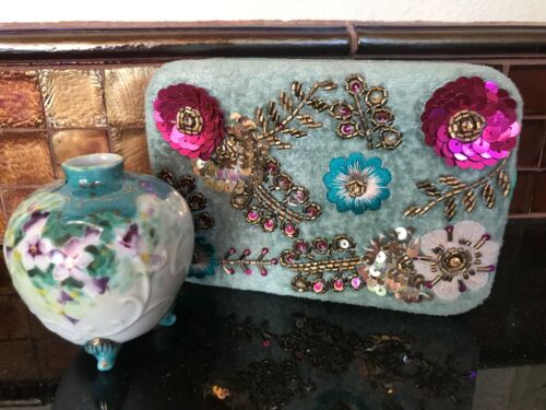 ANTIQUE VICTORIAN Small Bud Vase / Color Matching Vintage Beaded Box PRETTY !!!