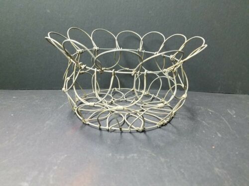 VINTAGE / ANTIQUE WIRE FOLDING COLLAPSABLE CHICKEN EGG BASKET