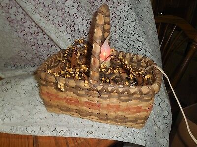 Cute Country Basket w/ Country Candle lamp & NEW 40