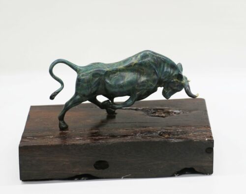 Hand Painted 100% Genuine Detailed Bull Bullish Wall Street Bronze Sculpture Fig