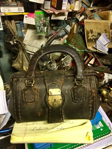 Very Rare Primitive VINTAGE LEATHER DOCTORS BAG ??? Just Out Of Attic Physician