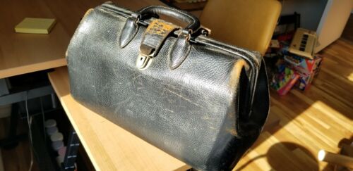 Vintage Leather Doctor Bag   Antique Bags Old Medicine Homa Kruse Medicine