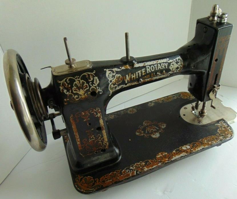 White Rotary Sewing Machine FR 2675876 Smooth Mechanics
