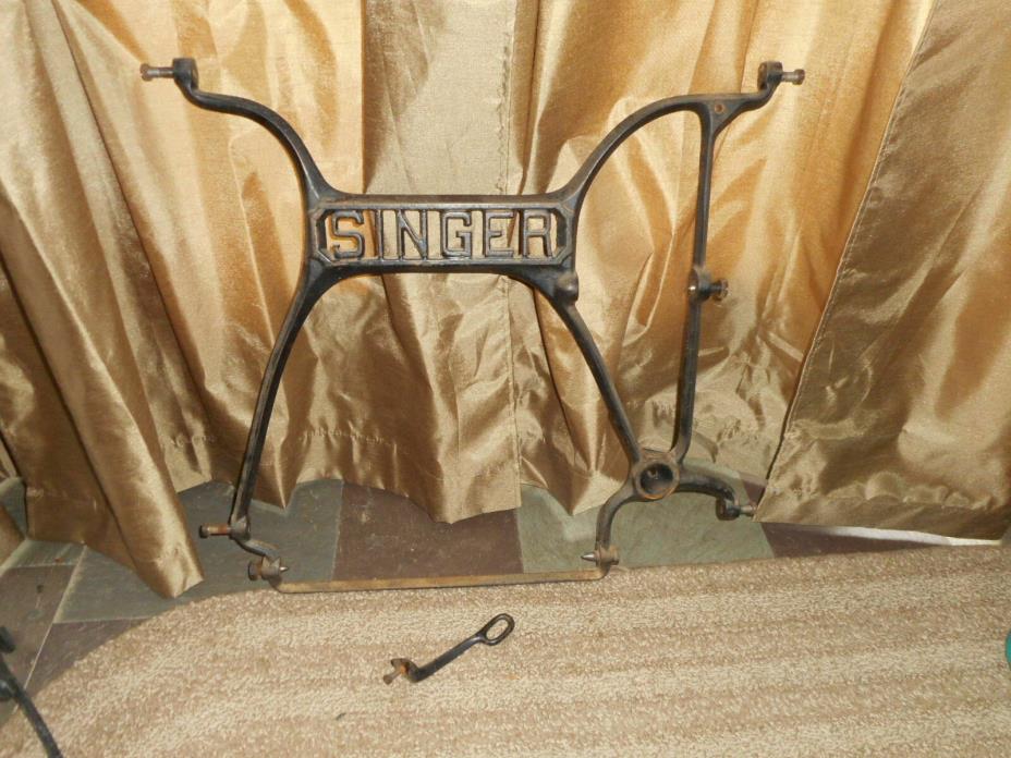 VINTAGE SINGER TREADLE SEWING MACHINE CAST IRON CENTER SUPPORT WITH BELT GUIDE