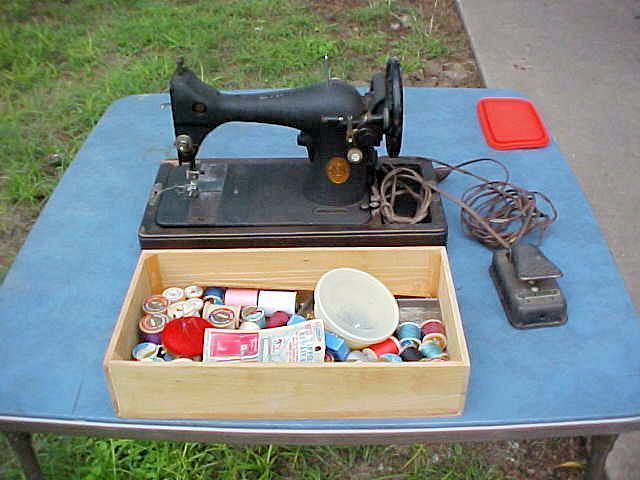 Vtg 1941 Singer Portable Sewing Machine 128 Crinkle Godzilla Finish In Case