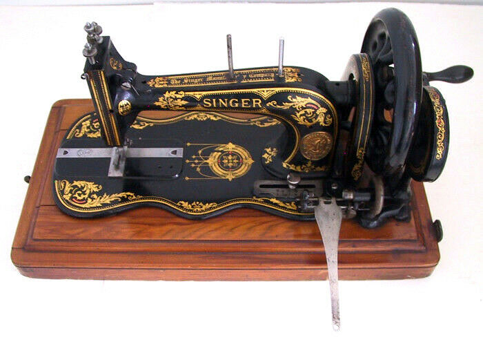 Singer 12 Sewing Machine New Family Fiddlebase Handcrank + Attachments + Case