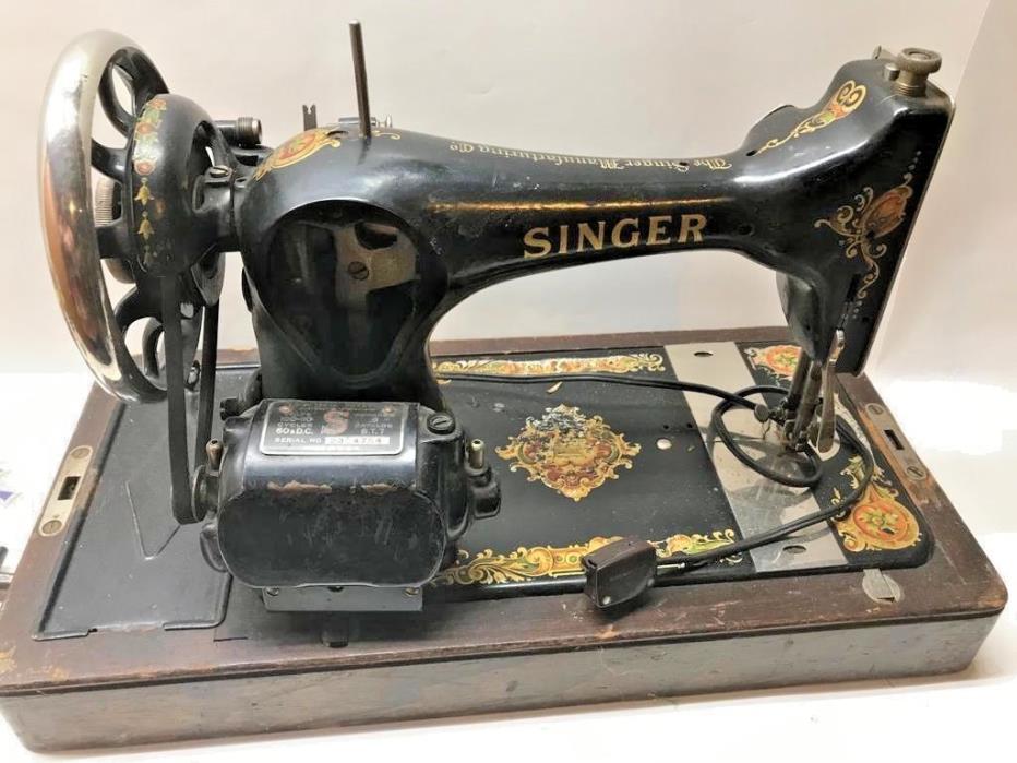 Singer Vintage Portable Camelback Cased Sewing Machine