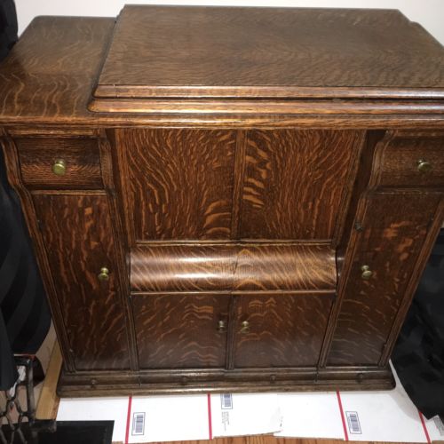 ANTIQUE Singer Sewing Machine 1900's in Tiger Oak Closed Cabinet w/ Treadle