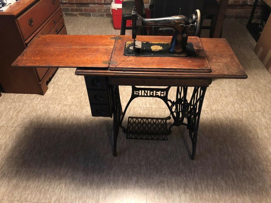 RARE!!!   Singer vintage antique sewing machine in table cabinet