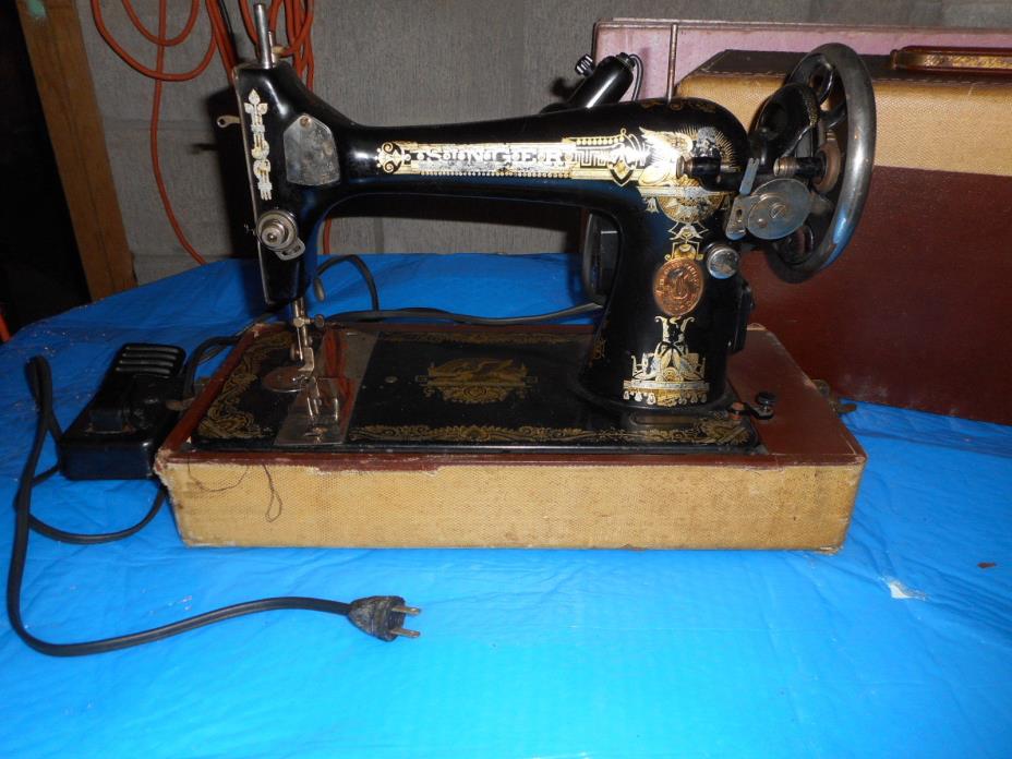 Antique Singer Manufacturing Co Sewing machine w portable case serial # G5144633