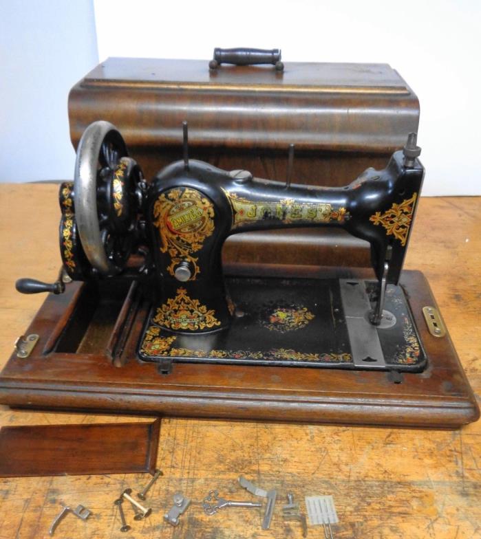 Jones Family CS (HAND CRANK) Sewing Machine (ANTIQUE) 1913